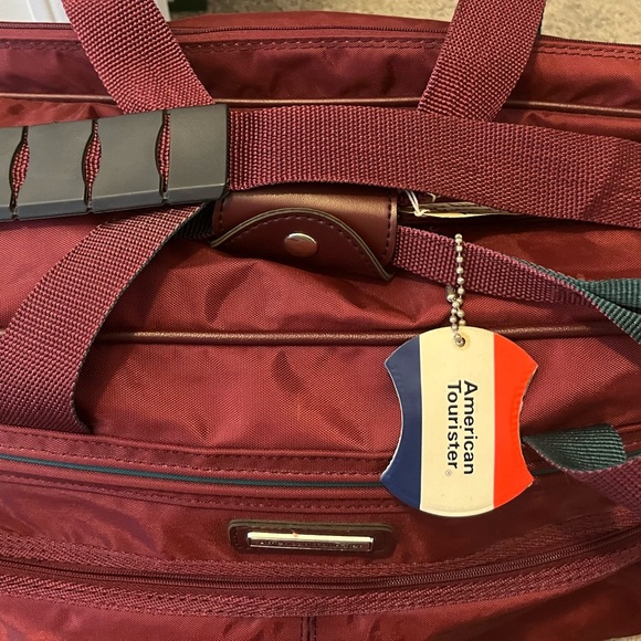 American tourists Traveling 🧳 - Picture 5 of 7